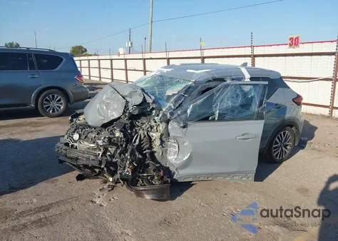 2021 Nissan Kicks Sv Xtronic Cvt z USA, uszkodzony, nr VIN 3N1CP5CV5ML545152